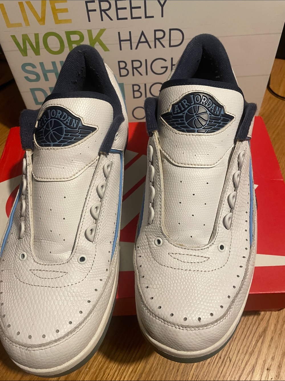 Jordan Men's White and Navy Low-Top Sneakers